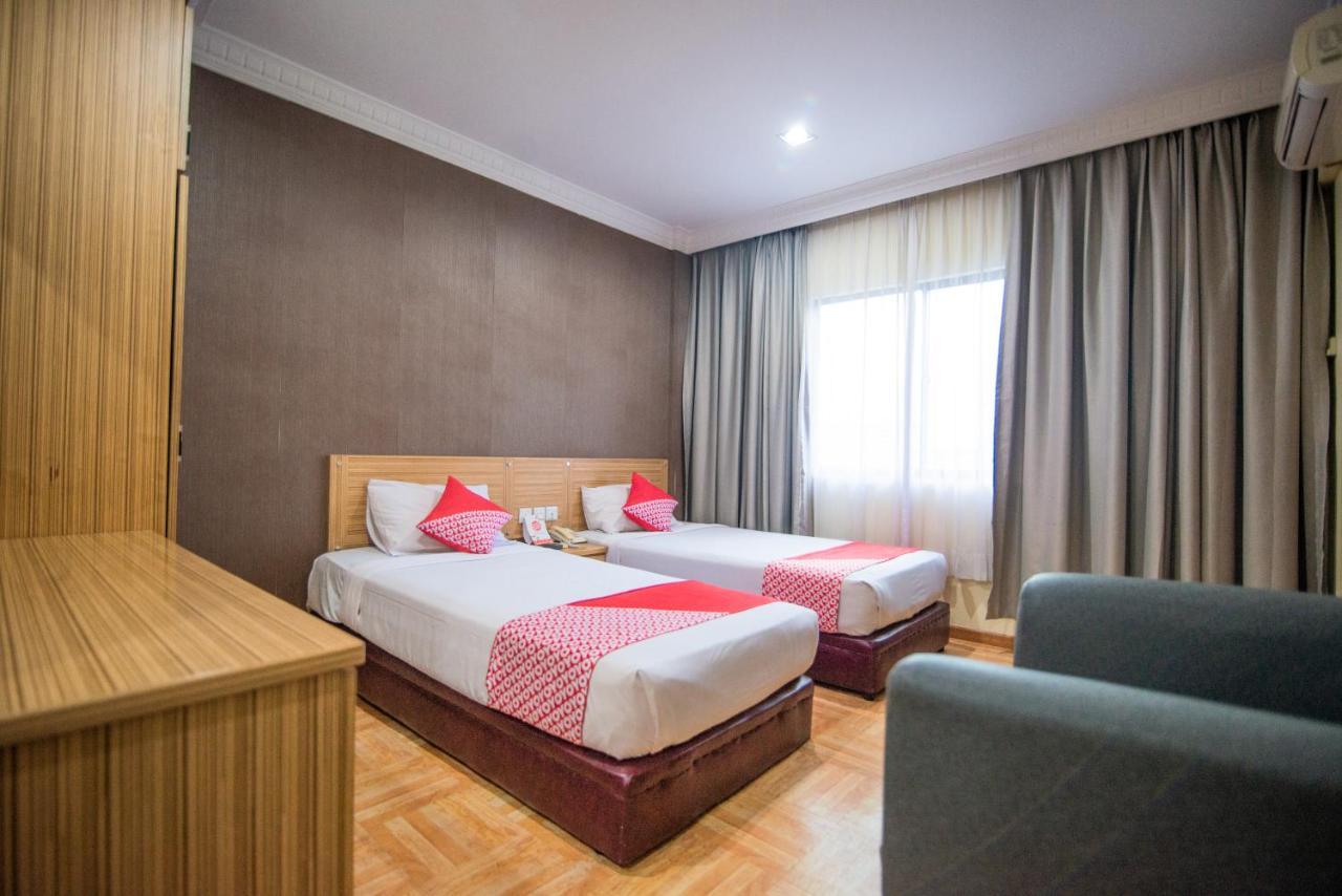 Halim Hotel Tanjung Pinang Exterior foto