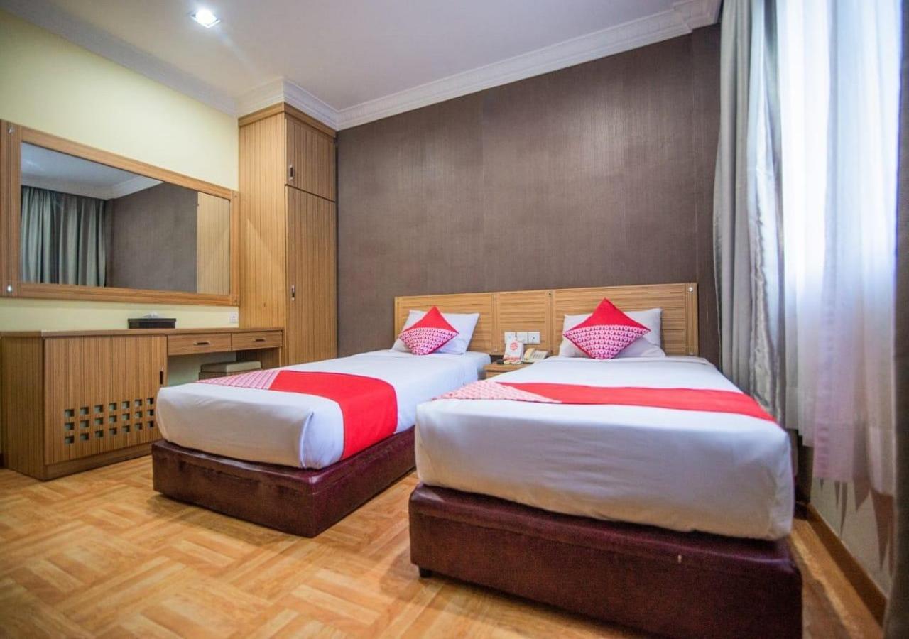 Halim Hotel Tanjung Pinang Exterior foto