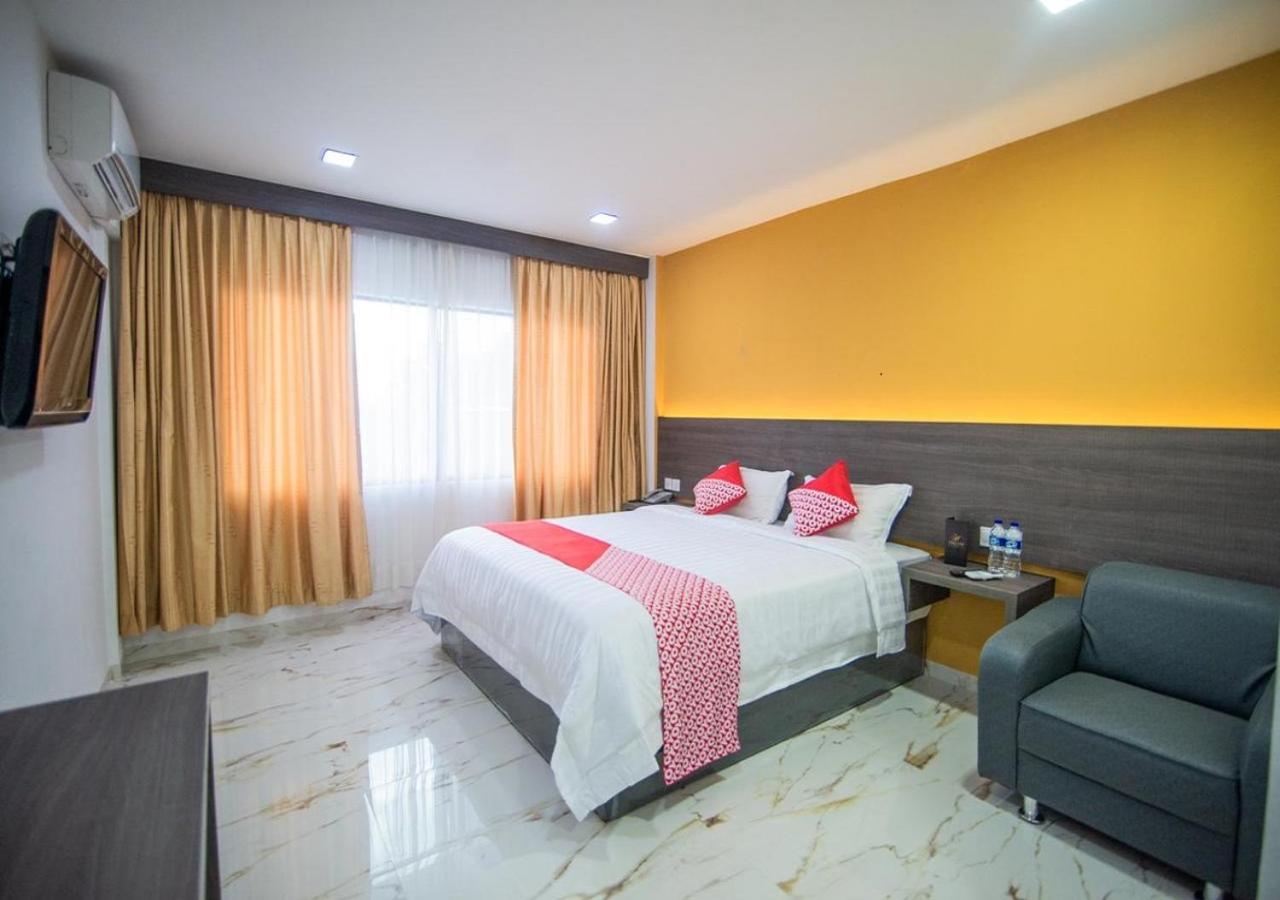 Halim Hotel Tanjung Pinang Exterior foto