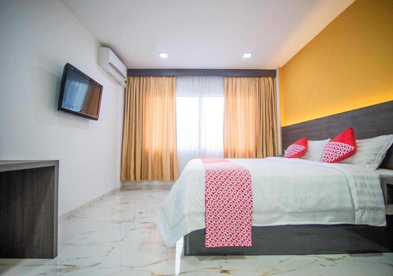 Halim Hotel Tanjung Pinang Exterior foto