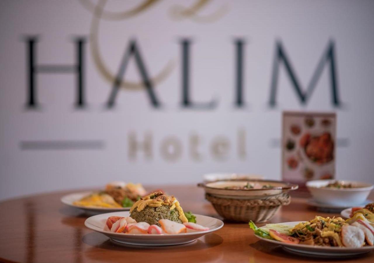 Halim Hotel Tanjung Pinang Exterior foto