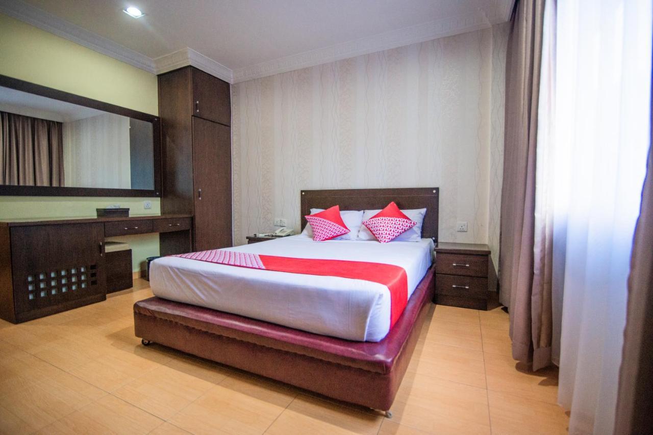 Halim Hotel Tanjung Pinang Exterior foto