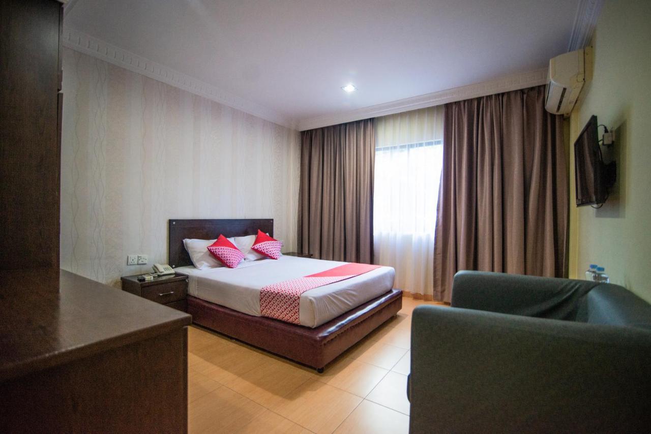 Halim Hotel Tanjung Pinang Exterior foto