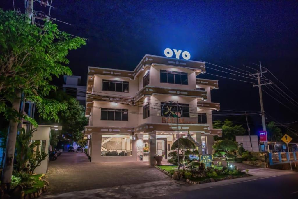 Halim Hotel Tanjung Pinang Exterior foto