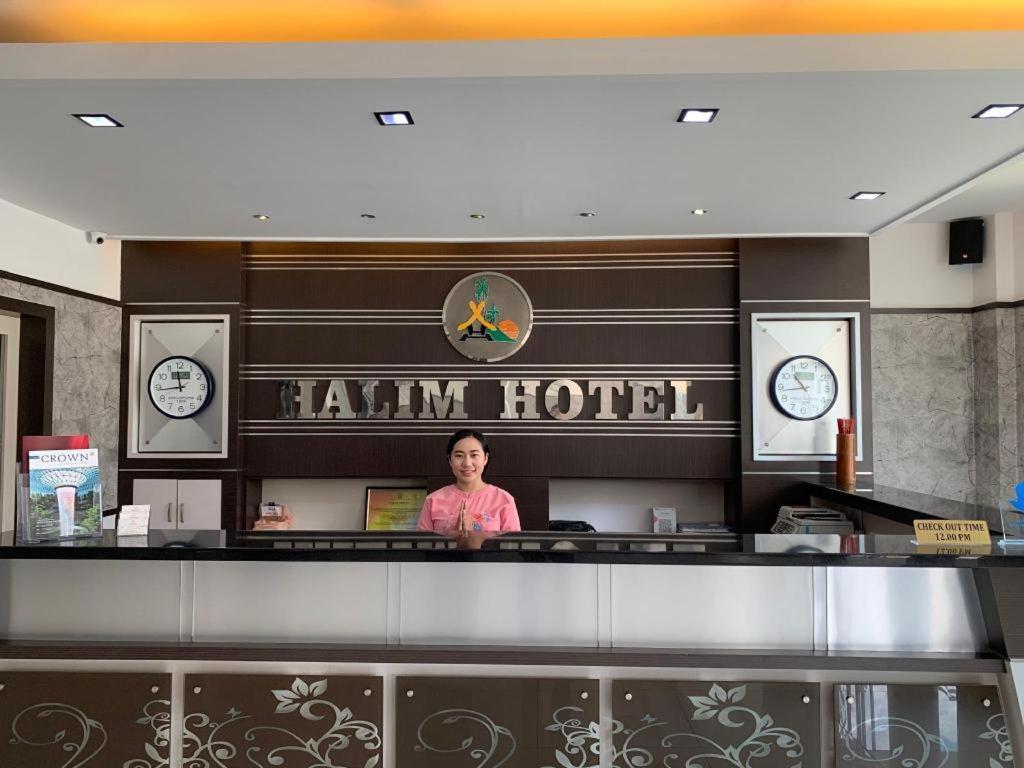 Halim Hotel Tanjung Pinang Exterior foto